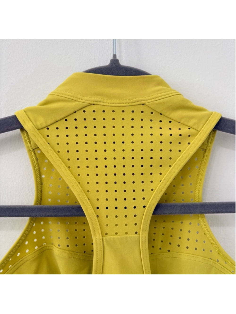 Lululemon Unleash Strength Bra Sz 2 B/C Yellow Serpentine EUC - Picture 6 of 9